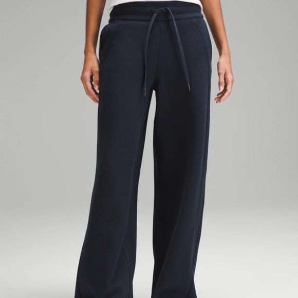 Lululemon Sweats - Picture 1 of 4